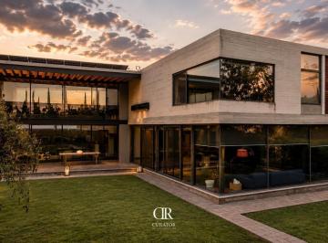 Casa · 691m² · 4 Recámaras · 8 Estacionamientos · Casa en Venta en Paseo Jurica, Jurica, Querétaro.