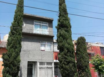 Casa en condominio de 4 habitaciones, Tultitlán · Venta Casa Remodelada en Condominio, de 3 Niveles, 125 m. Construidos Aprox.