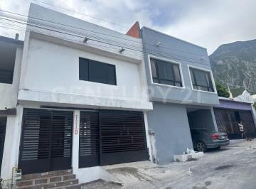 Casa · 204m² · 4 Recámaras · 1 Estacionamiento · Casa en Venta en Visión de La Huasteca, Santa Catarina, N. L.