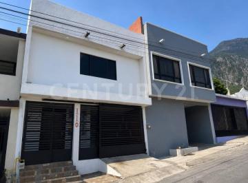 Casa · 204m² · 4 Recámaras · 1 Estacionamiento · Casa en Venta en Visión de La Huasteca, Santa Catarina, N. L.