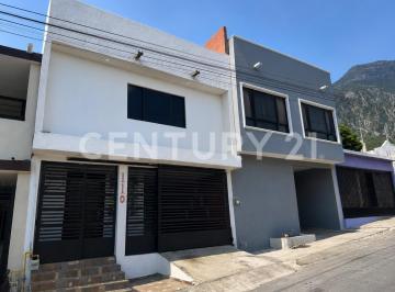 Casa · 202m² · 4 Recámaras · 1 Estacionamiento · Casa en Venta en Visión de La Huasteca, Santa Catarina, N. L.
