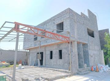 1 · Casa en Venta en Centrika.