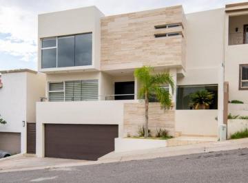 Casa de 3 habitaciones, Chihuahua · Casa en Venta con Alberca en Cantera V $9.7 Millones