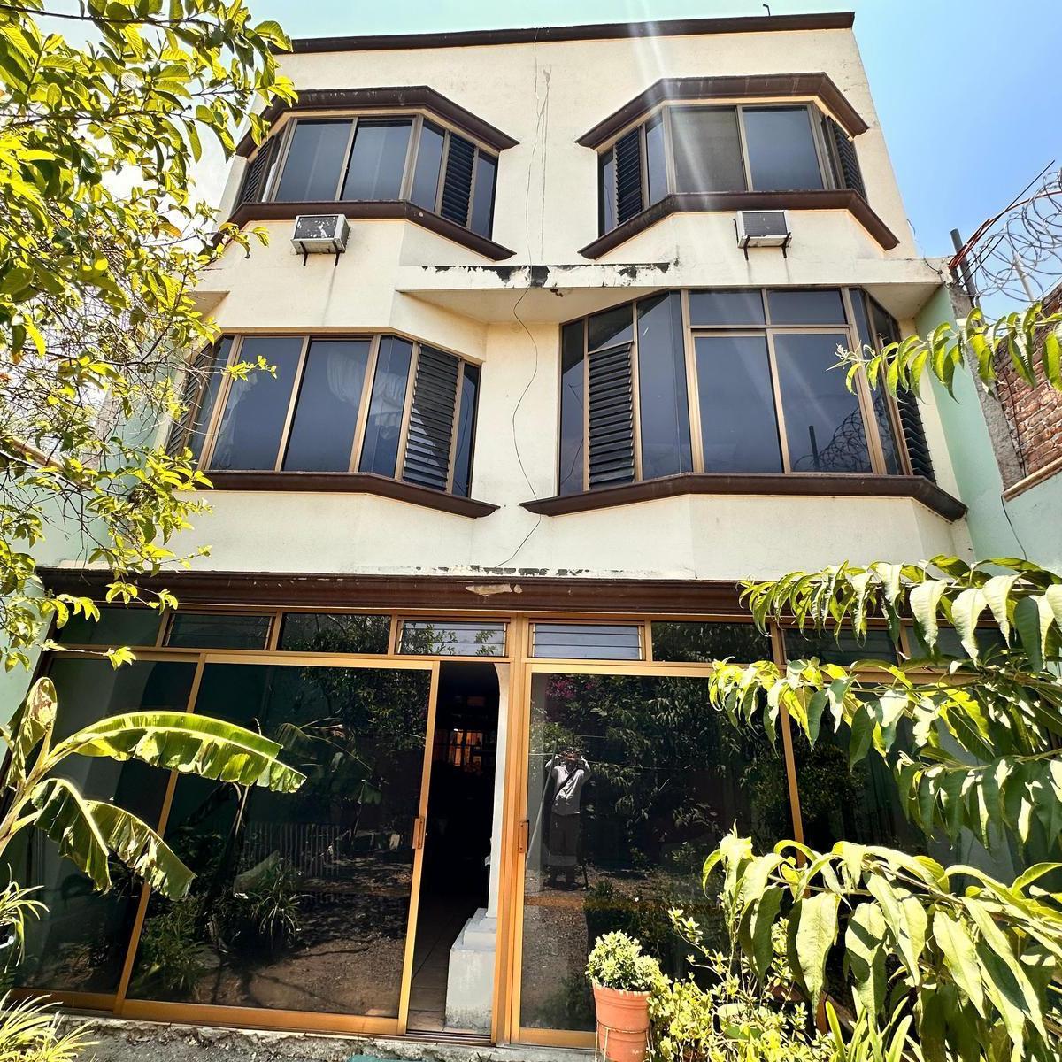 Divided House Converted into Apartments, Located in the Center of Cortazar