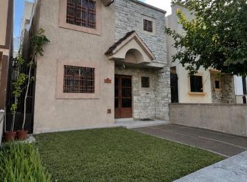 1 · Casa en Venta en Valle de Las Cumbres, 1er Sector, Monterrey