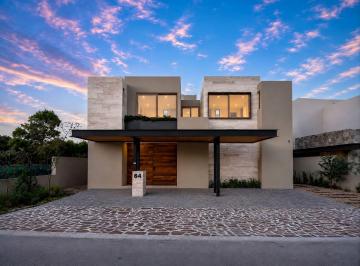 Casa en condominio de 4 habitaciones, Querétaro · Casa en Venta en Altozano Qro Casa Río 64 con Alberca Smart Home