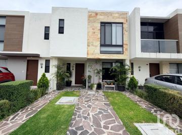 Casa · 138m² · 3 Recámaras · 2 Estacionamientos · Casa en Venta en Zakia, El Marques Querétaro