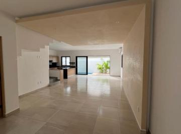 Casa · 240m² · 4 Recámaras · 2 Estacionamientos · Renta Casa en Aqua Residencial Av Huayacan Cancun