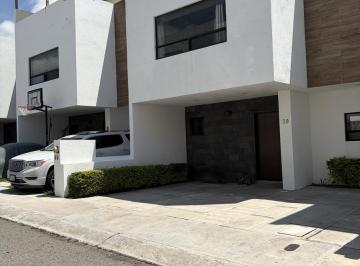 Casa · 223m² · 3 Recámaras · 2 Estacionamientos · Casa en Renta en Sendas El Naranjo, San Isidro, Queretaro