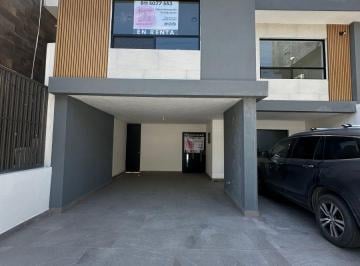 Casa uso de suelo de 7 habitaciones, Monterrey · Oficinas en Renta