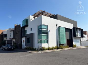 Casa · 330m² · 3 Recámaras · 2 Estacionamientos · Casa en Renta Lomas Diamante con Espacios Amplios, Alberca y Roof Top en La Rieviera Veracruzana