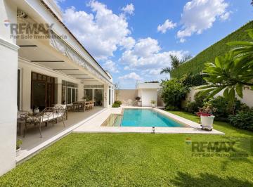 Casa · 462m² · 4 Recámaras · 2 Estacionamientos · Residencia de Lujo con Recámara Principal en Planta Baja, El Mascareño, Cuernavaca. Clave 6275