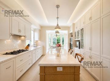 Casa · 462m² · 4 Recámaras · 2 Estacionamientos · Residencia de Lujo con Recámara Principal en Planta Baja, El Mascareño, Cuernavaca. Clave 6275