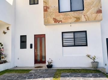 Casa · 3 Recámaras · 2 Estacionamientos · Casa - Fraccionamiento Cumbres de Juriquilla