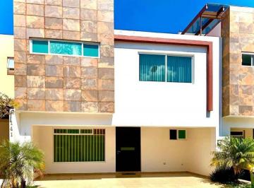 Casa · 3 Recámaras · 2 Estacionamientos · Renta Casa Amueblada Zona Tlaxcalancingo