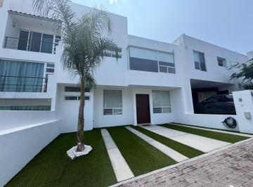 Casa · 152m² · 3 Recámaras · 2 Estacionamientos · Casa en Renta Punta Esmeralda Corregidora Queretaro