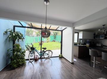 Casa de 3 habitaciones, Cuautitlán Izcalli · Casa en Venta Bosques del Lago, con Vigilancia 24/7 y Remodelada.