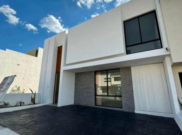 Casa de 4 habitaciones, Morelia · Venta de Casa en Frac. Privado Lomalta Tres Marías.