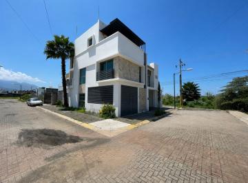 Casa de 3 habitaciones, Tepic · Casa en Venta en Colinas del Valle, Tepic
