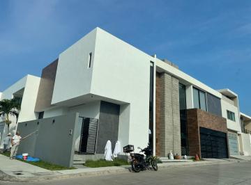 Casa · 250m² · 2 Recámaras · 2 Estacionamientos · Casa en Privada Diamante 10f, Lomas Diamante, Alvarado, Ver. Cp 95264