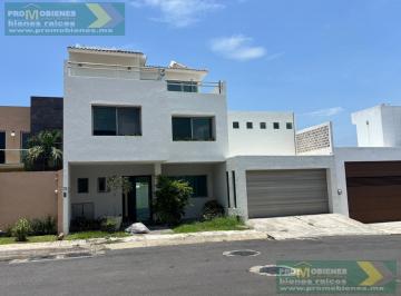 Casa · 330m² · 4 Recámaras · Casa Residencial en Venta I Lomas Residencial