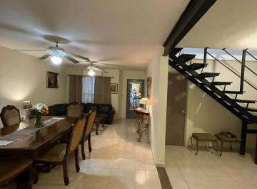 Casa · 274m² · 4 Recámaras · 2 Estacionamientos · Casa en Venta en Zona Linda Vista (Adolfo Prieto)