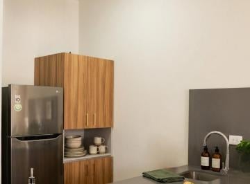 Cocina equipada con cubierta de granito. · Departamento Amueblado — Todo Incluido, Listo Para Habitar | Monterrey