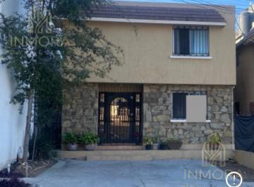 Casa · 150m² · 3 Recámaras · 2 Estacionamientos · Casa en del Paseo Residencial
