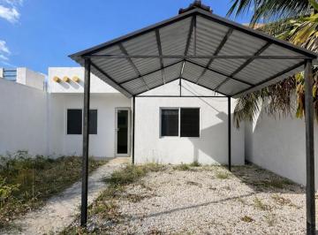 Casa · 106m² · 2 Recámaras · 2 Estacionamientos · Casa en Venta de Una Planta con Excelente Ubicación en Las Américas