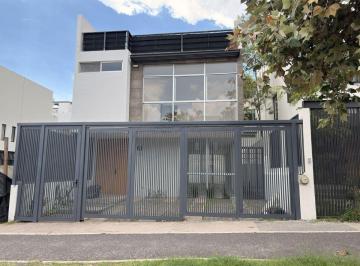Casa de 4 habitaciones, Zapopan · Casa en Renta Bosques Vallarta, Cto del Bosque 143 Inst de Ciencias Tec Monterrey