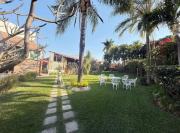 499fba7335970c89e889e34ed86efabc19a996ae598d642259932d192b6bb19f · Casa con Amplios Jardines y Gran Potencial | Lomas de Cocoyoc