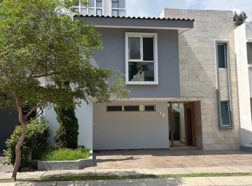 Casa de 4 habitaciones, Zapopan · Casa en Renta en Puerta del Valle