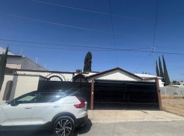 Casa de 3 habitaciones, Saltillo · Renta $24,000 de un Piso 3 Recamaras Cada Una con Su Propio Baño y un Estudio Cerrado o 4a Recámara