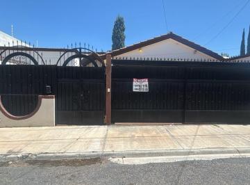 Casa de 3 habitaciones, Saltillo · Renta Casa de un Piso con 3 Recamaras Cada Una con Baño y un Estudio Cerrado Fracc Los Pinos Norte