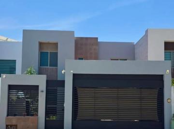 1 · Casa en Venta con Terraza y Jardín