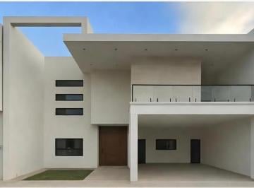 1 · Casa en Venta en Las Trojes con Amplio Jardín