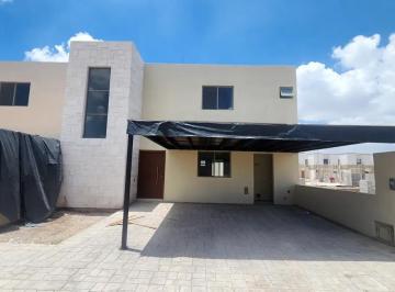 1 · Casa en Venta en Viñedos con Recámara en Planta Baja
