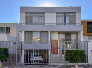 Casa de 4 habitaciones, Guadalajara · Amplia, Bonita E Iluminada Casa en Ladrón de Guevara