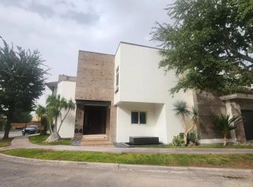 1 · Casa en Venta Frente a Área Verde en Las Villas, Torreón Coahuila
