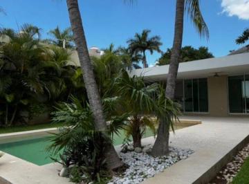 Casa en condominio de 3 habitaciones, Mérida · Residencia de Una Planta con Alberca y Amplio Jardín en Privada Club de Golf 5