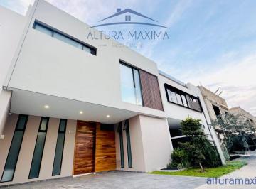 Casa de 4 habitaciones, Zapopan · Casa en Venta Solares Coto Azent Zona Real Zapopan