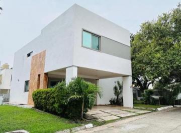 Casa · 216m² · 4 Recámaras · 3 Estacionamientos · Casa - Los Encinos