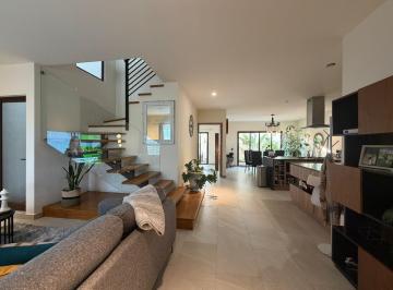 N/A · Venta Casa con Recamara en Planta Baja en Altozano