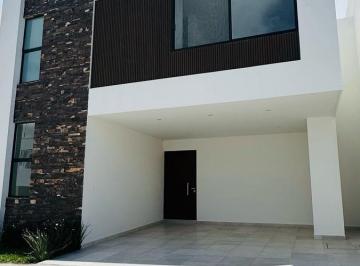 Casa · 225m² · 4 Recámaras · 2 Estacionamientos · Casa Nueva en Renta en St Angelo