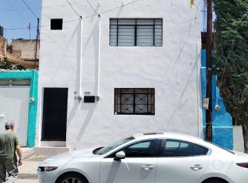 Casa de 3 habitaciones, Guadalajara · Casa en Santa Cecilia con Opción en Dividir en Dos Casas