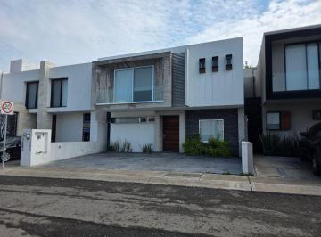 41136d2fa74127c8a21648a600a24796ee4b15b11f223346e7b8534de717f32e · Casa en Renta en Lomas de Juriquilla | 3 Recámaras | Cuarto Servicio