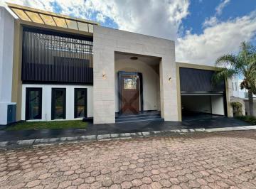 Casa · 1304m² · 4 Recámaras · 6 Estacionamientos · Casa en Venta en Lomas de Las Américas