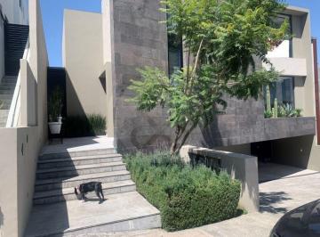 Casa · 451m² · 3 Recámaras · 4 Estacionamientos · Casa en Venta en Bosque Real