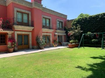 Casa · 757m² · 4 Recámaras · 6 Estacionamientos · Casa en Venta en San Ángel