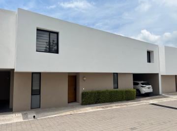 Casa en condominio de 3 habitaciones, Querétaro · Casa en Renta en Residencial Gran Capricho Queretaro